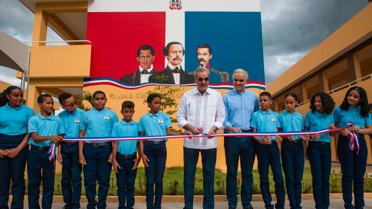 Presidente Luis Abinader deja inaugurado liceo Padre Jos&eacute; Salvador Fern&aacute;ndez en Bonao