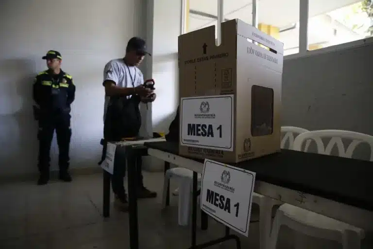 Colombia vota en primera vuelta para elegir al sucesor del presidente Gustavo Petro