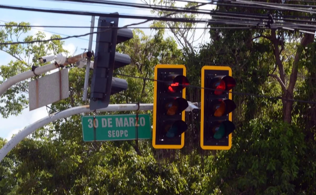 Contrataciones P&uacute;blicas cancela en 5 ocasiones la licitaci&oacute;n para modernizar red semaf&oacute;rica