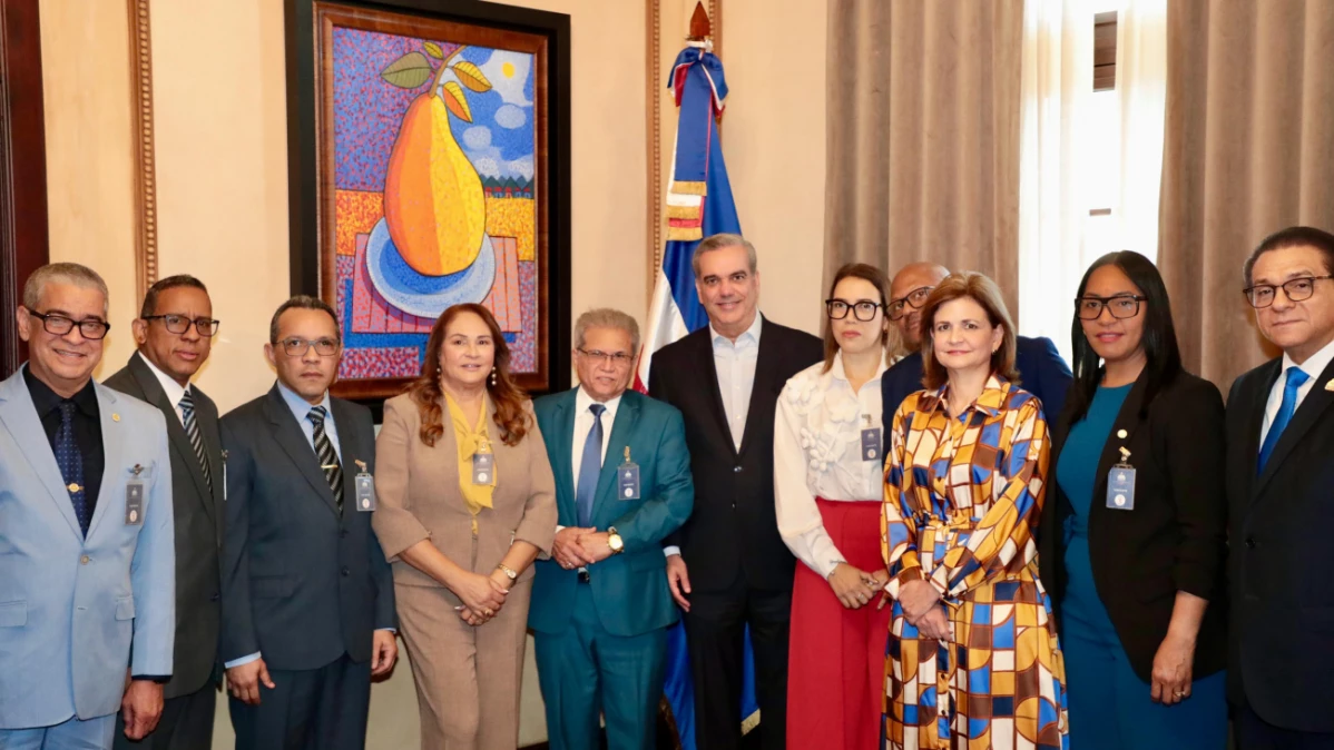 Gobierno y Colegio Médico acuerdan aumento salarial para el 2025