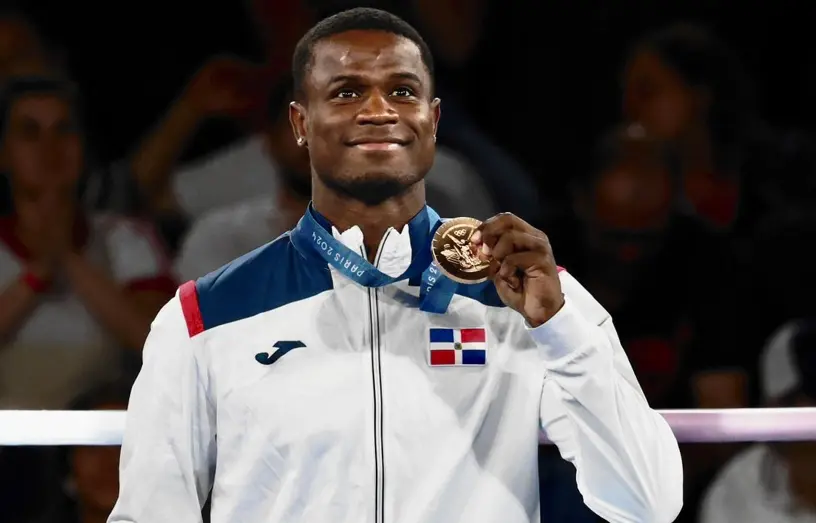 Senado aprueba resoluci&oacute;n que reconoce a medallista Cristian Pinales