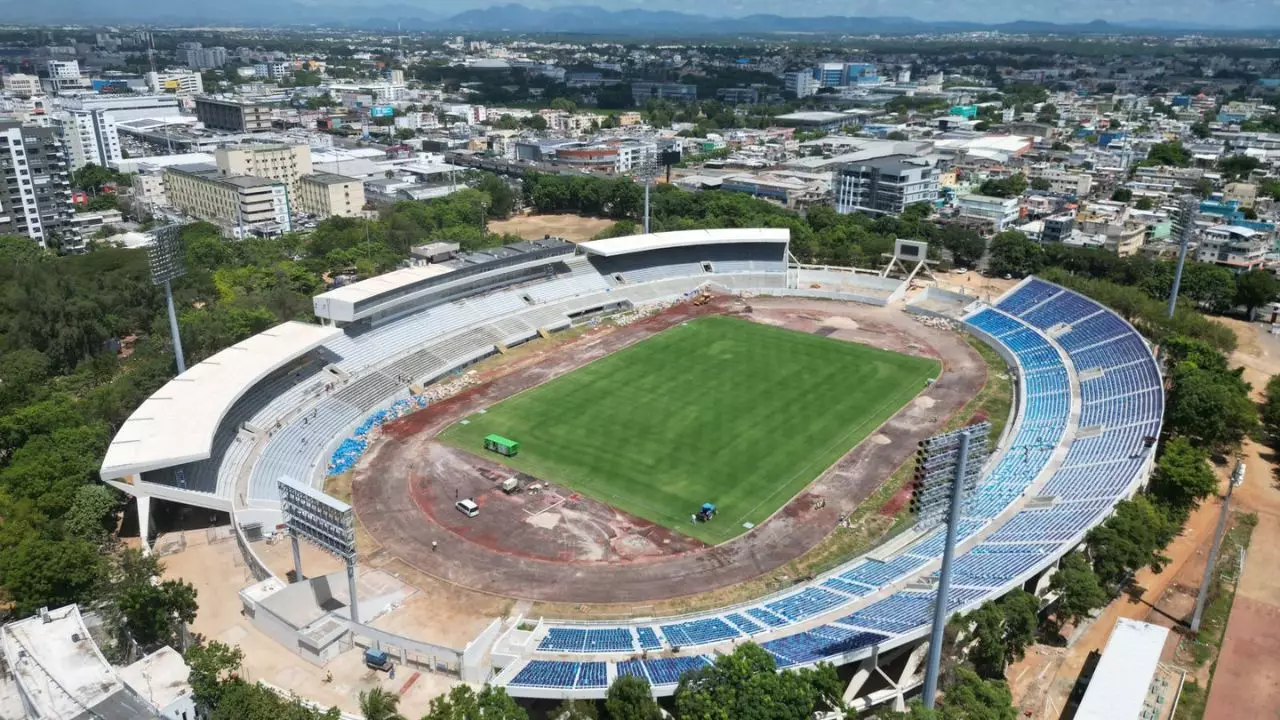 Avanzan en los trabajos de remodelaci&oacute;n del Estadio Ol&iacute;mpico F&eacute;lix S&aacute;nchez