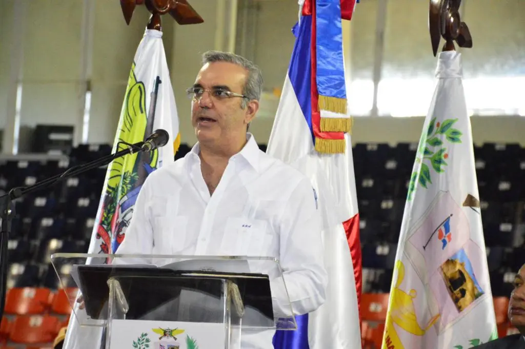 Luis Abinader instruye cobertura de seguro de salud en 100% para miembros pensionados de las Fuerzas Armadas