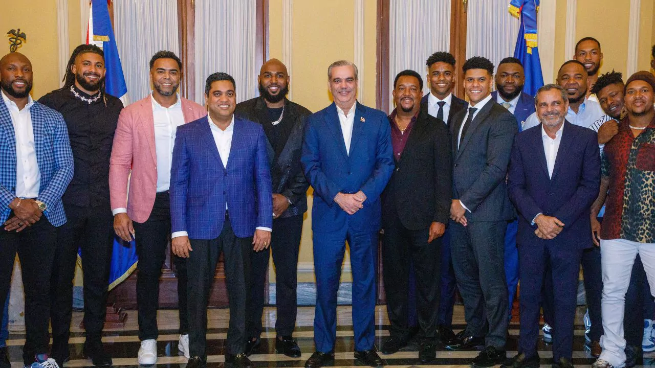 Luis Abinader celebra Navidad con noche de Grandes Ligas en el Palacio Nacional