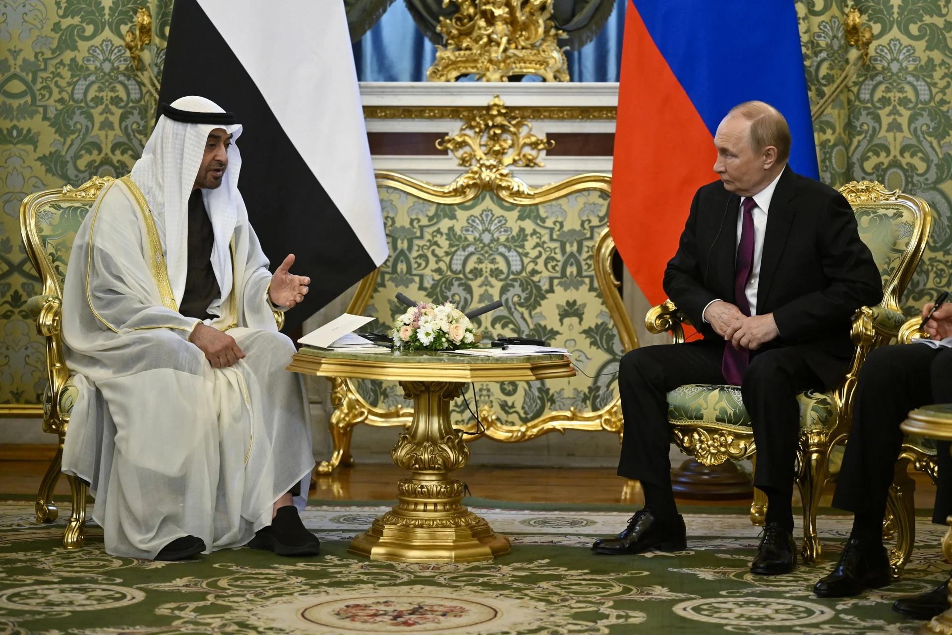 Putin recibe en el Kremlin al presidente de los Emiratos &Aacute;rabes Unidos