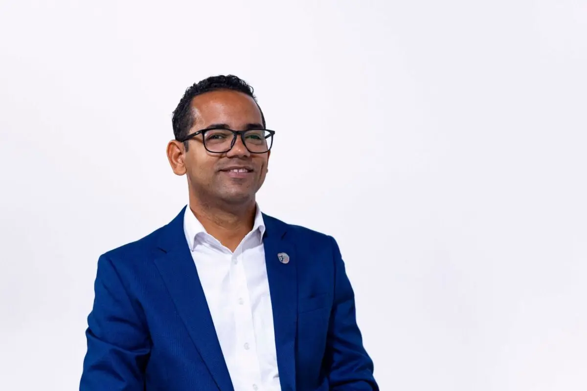 Jonathan Liriano es designado encargado de Relaciones P&uacute;blicas en Ministerio de Educaci&oacute;n