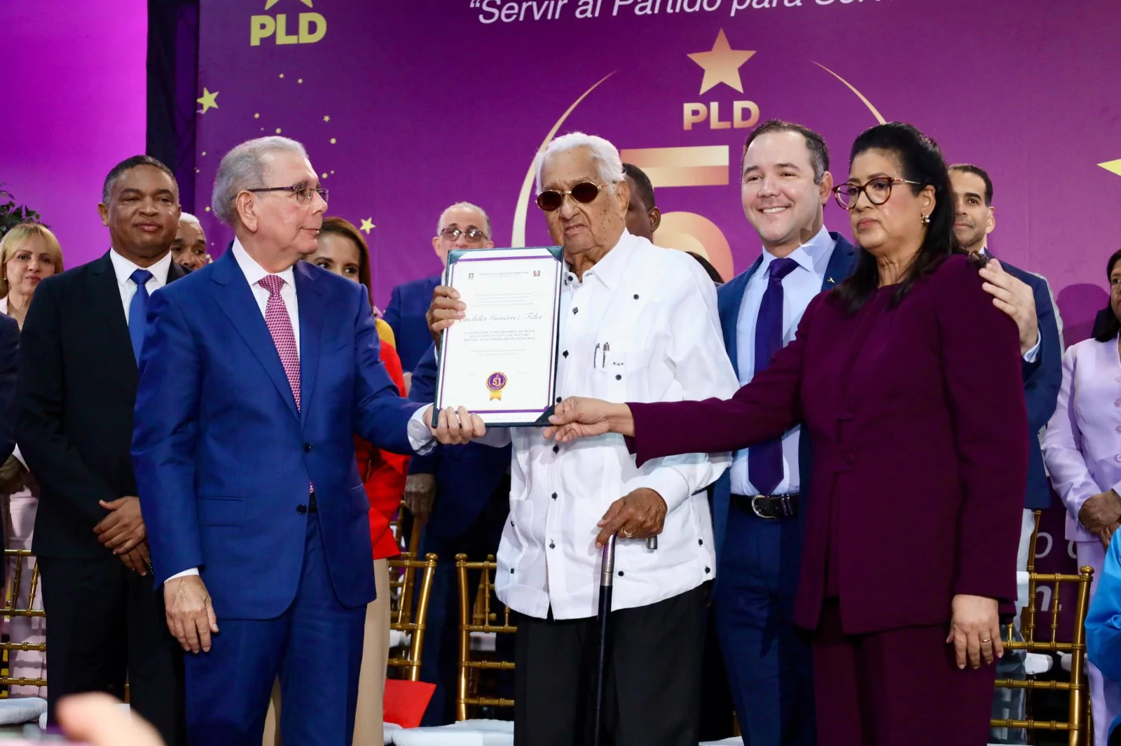 El PLD en su 51 aniversario rinde homenaje al historiador Euclides Guti&eacute;rrez