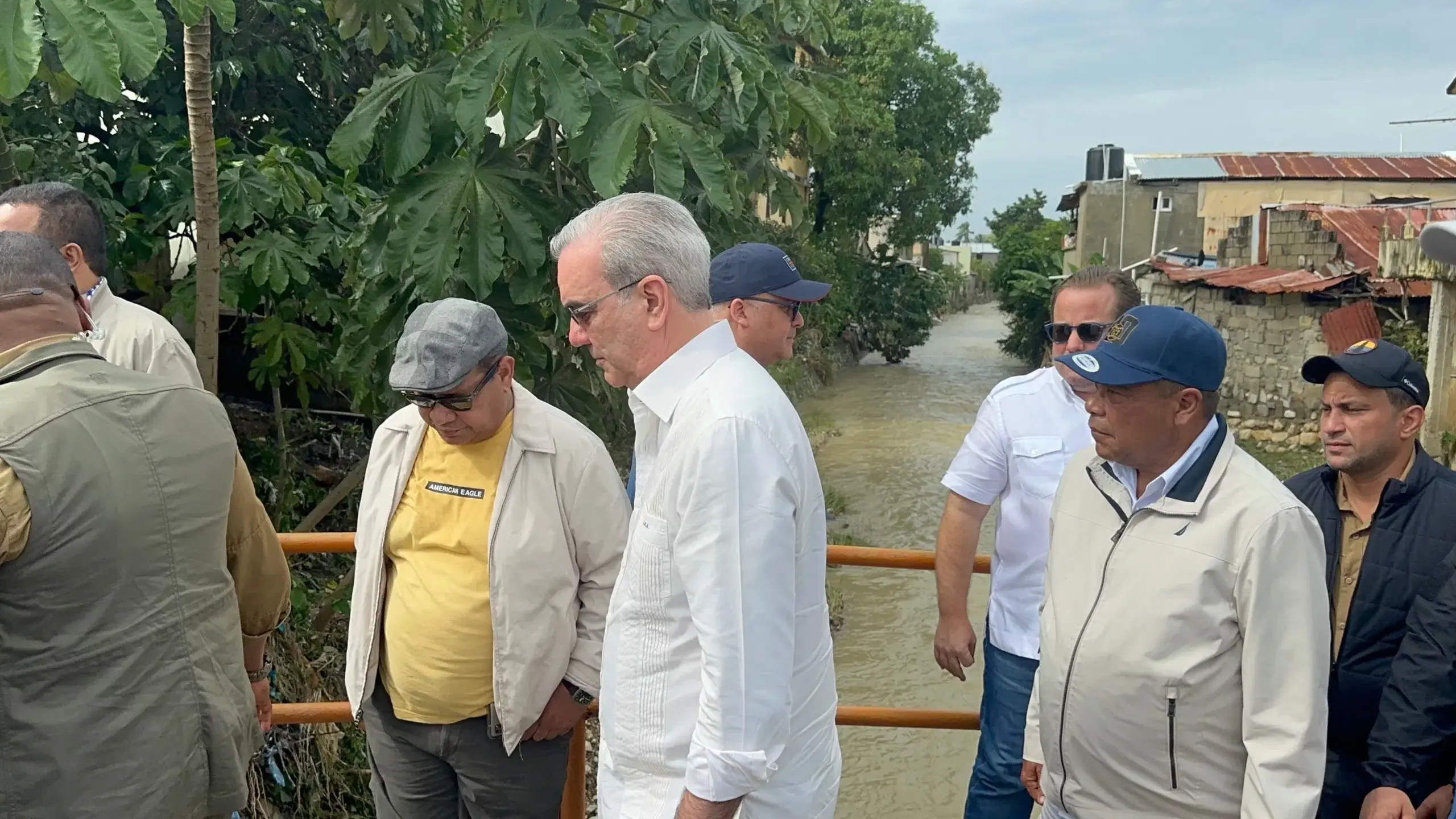 Luis Abinader visita zonas afectadas por lluvias en Puerto Plata