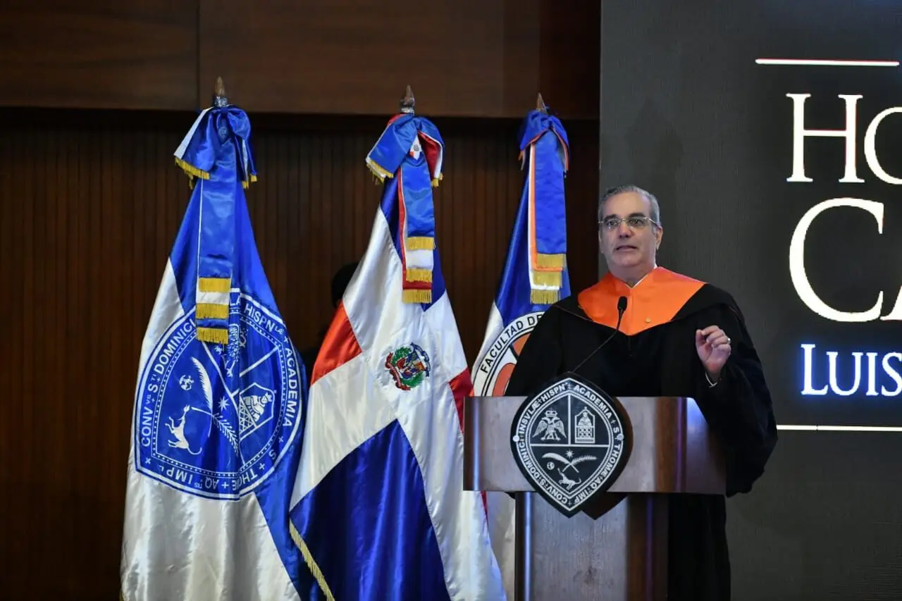 Presidente Luis Abinader recibe título de Doctor Honoris Causa de la UASD