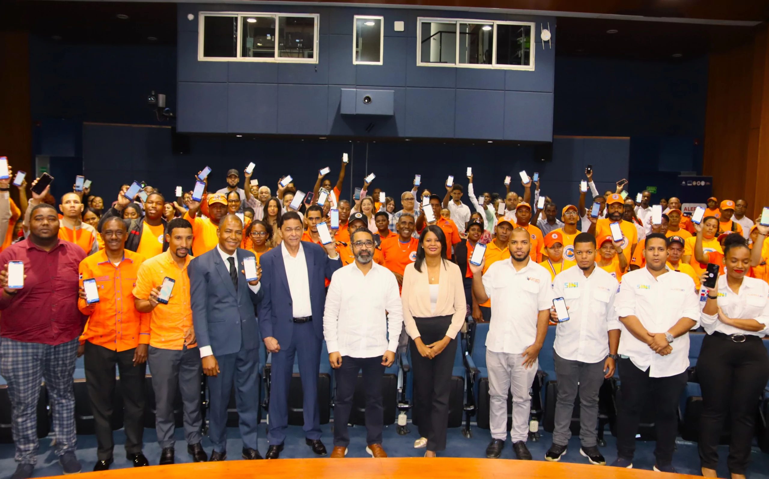 Defensa Civil presenta aplicaci&oacute;n &ldquo;Alertado&rdquo;