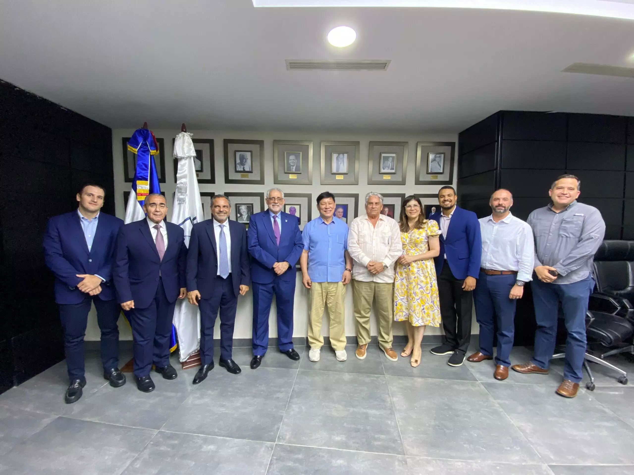 LIDOM se re&uacute;ne con comisionado de la liga coreana