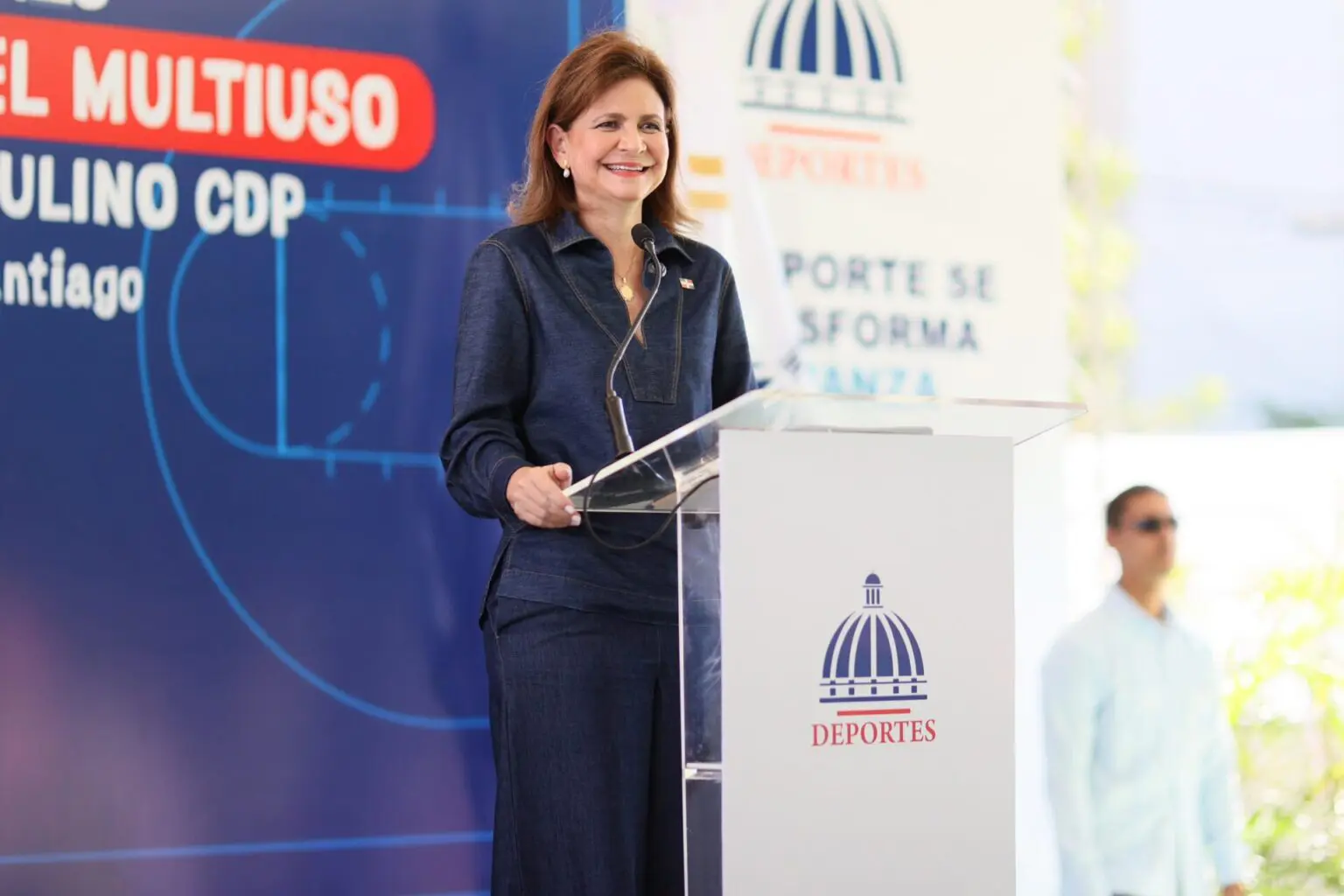 Raquel Pe&ntilde;a encabeza actos para el remozamiento de instalaciones deportivas en Santiago