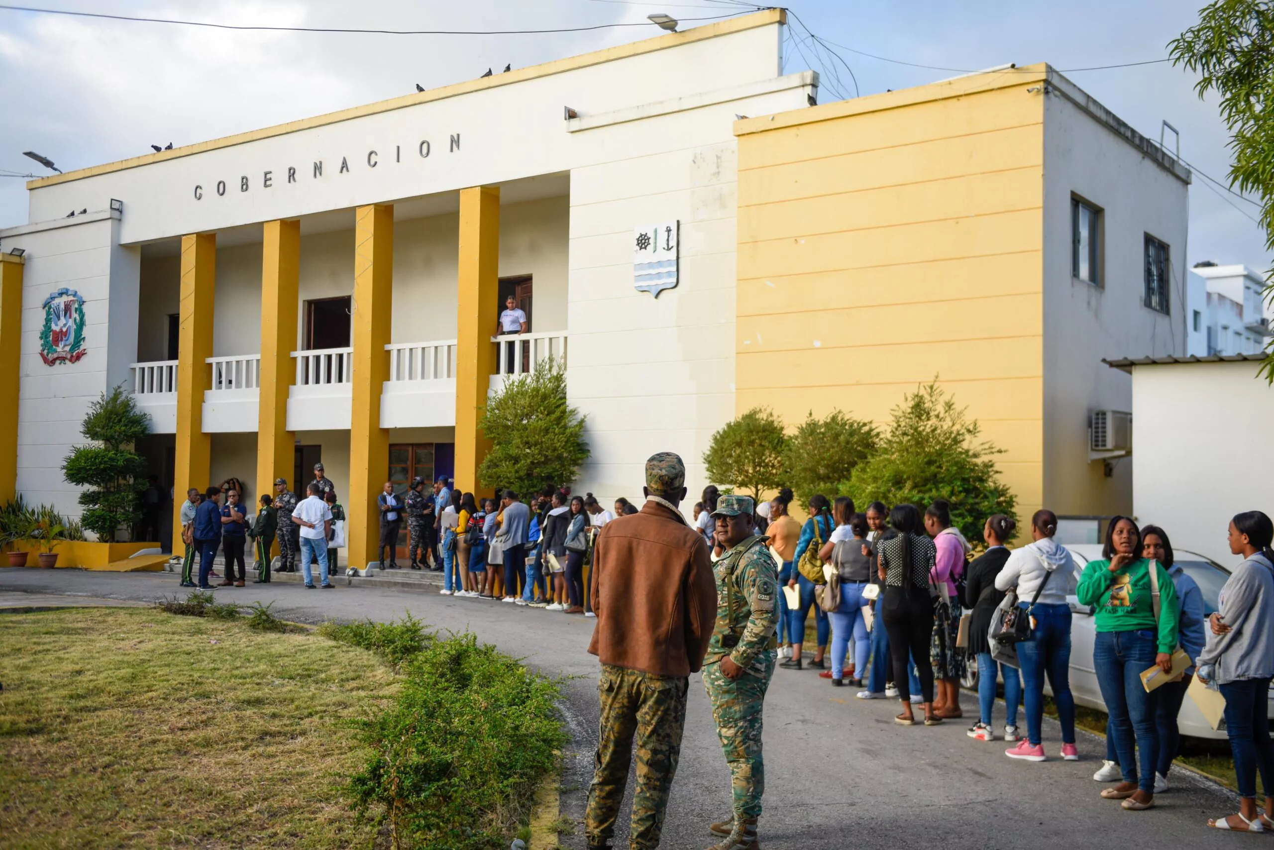 600 jóvenes aplicaron a la Policía Auxiliar en la zona este del país