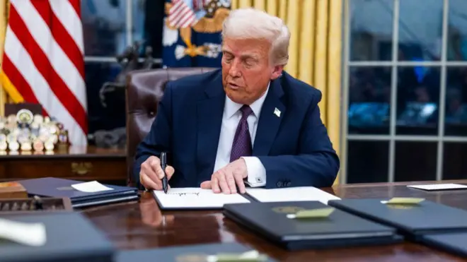 Trump firma orden para eliminar la ciudadan&iacute;a por nacimientos 