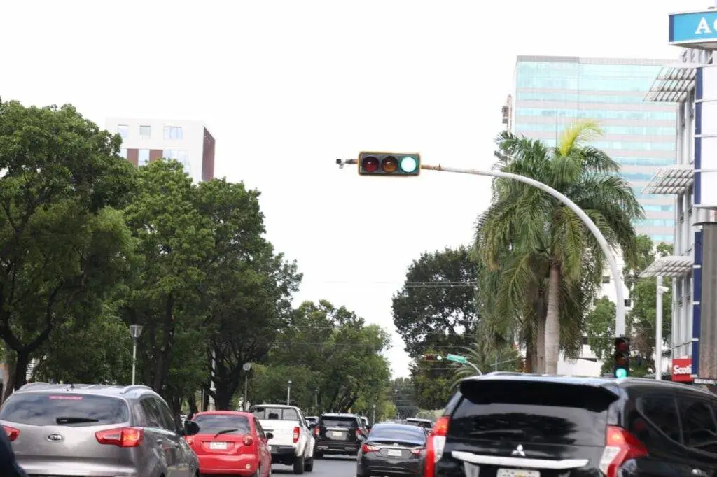 Critican participaci&oacute;n de empresa en control de sem&aacute;foros