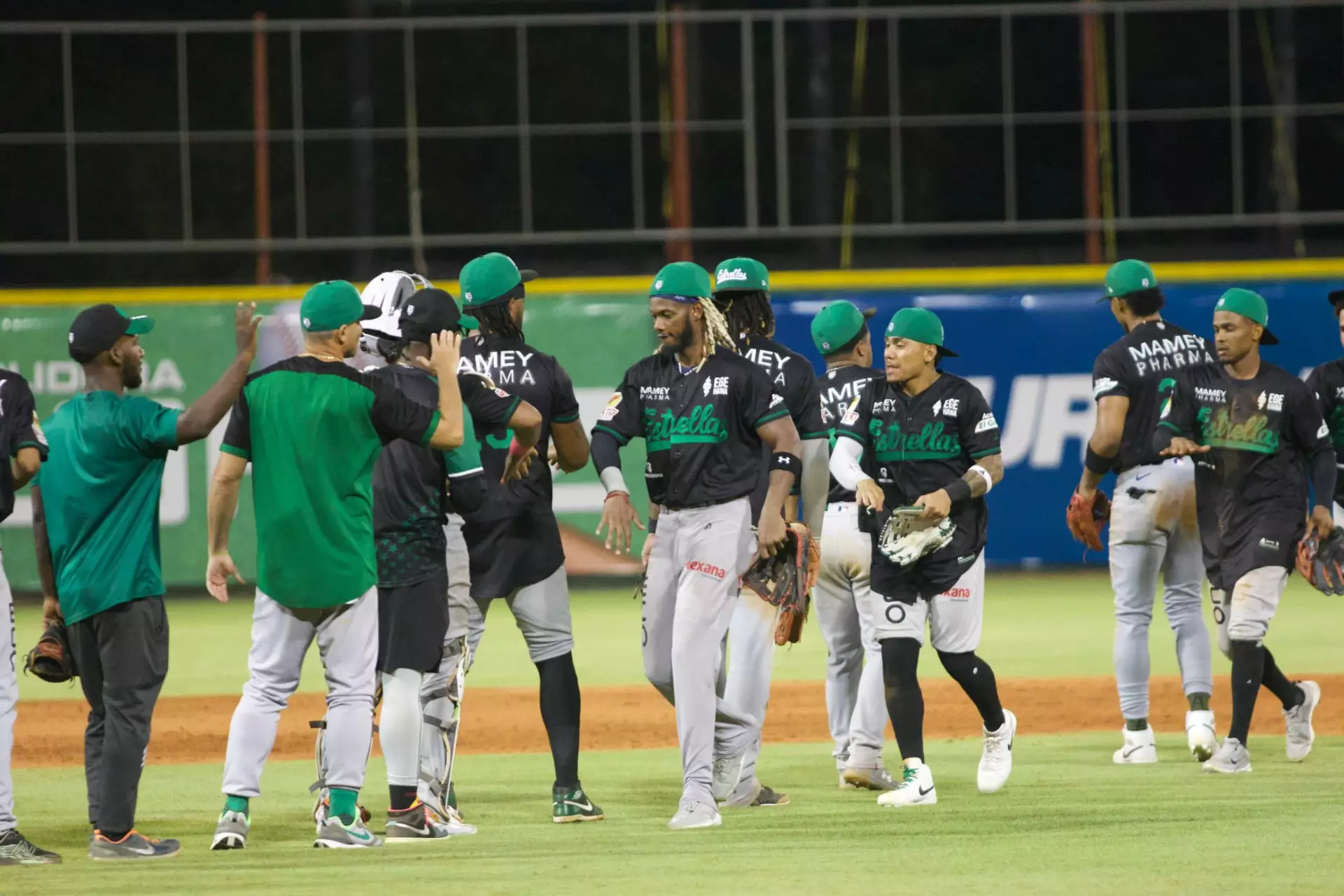 Las Estrellas superan a los Toros del Este