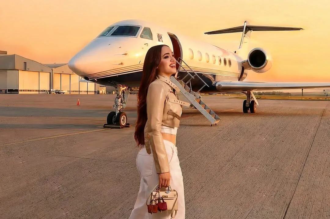 Karen Yapoort se regala un avi&oacute;n privado