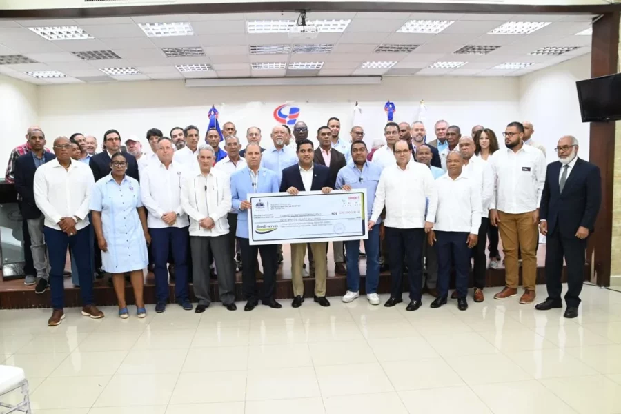 Ministro de Deportes Kelvin Cruz entrega RD$220 millones para preparar atletas en RD