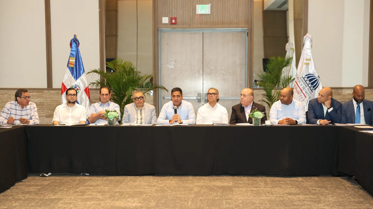 Ministro Kelvin Cruz presenta programa de eventos deportivos 2026