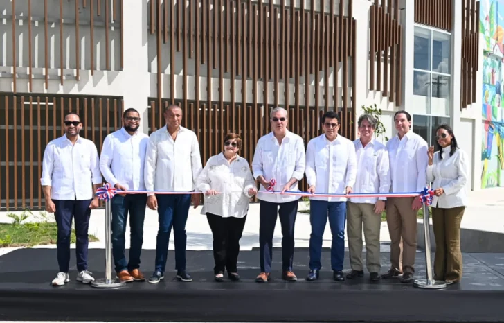 Luis Abinader inaugura Plaza Multiuso Seibana para impulsar el turismo en El Seibo