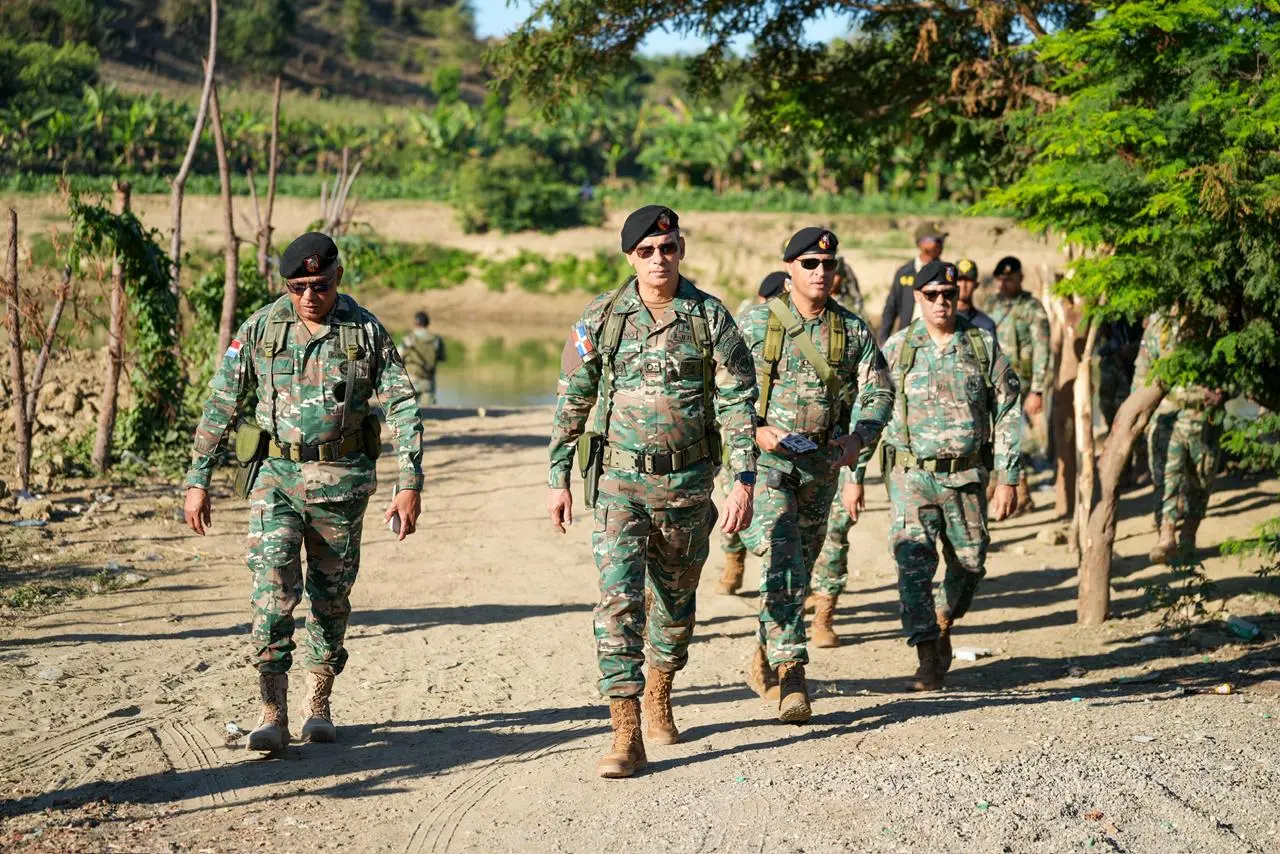 Comandante del Ej&eacute;rcito recorre carretera internacional y zonas fronterizas