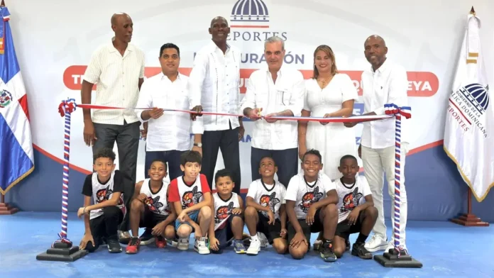 Presidente Luis Abinader cumple promesa con Al Horford y Quisqueya al entregar techado La Tribu