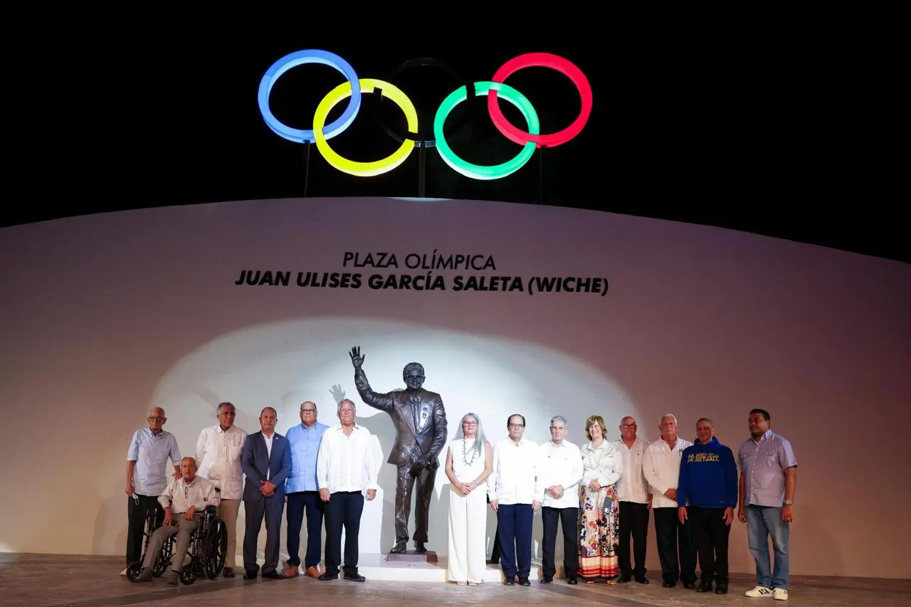 Kelvin Cruz encabeza inauguraci&oacute;n de Plaza Ol&iacute;mpica en honor a Wiche