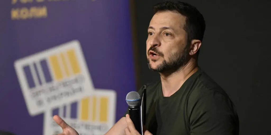 Zelenski anuncia la llegada a Ucrania de los primeros aviones de combate F-16