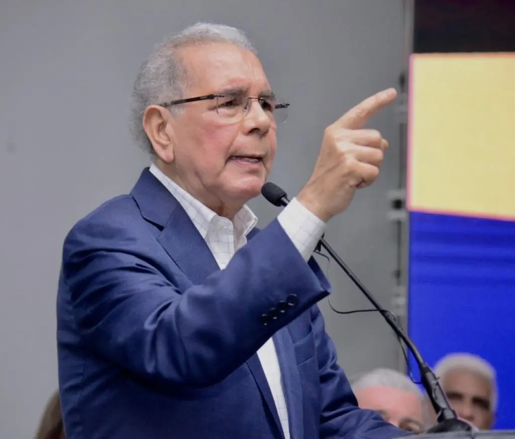 Danilo Medina arremete contra el gobierno: &ldquo;Dejen de tratar a los dominicanos como idiotas&rdquo;