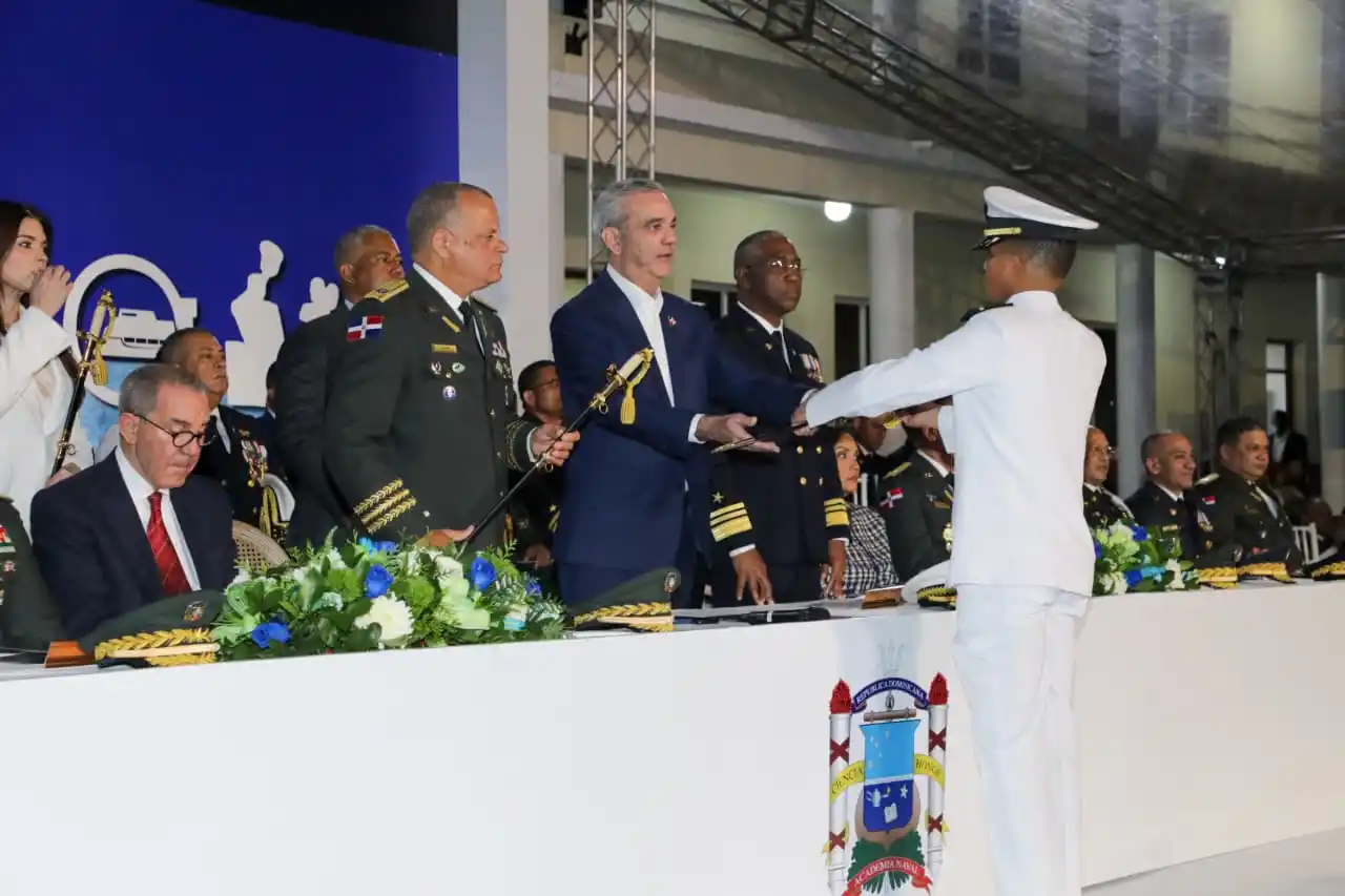 Abinader encabeza graduaci&oacute;n de 26 Damas y Caballeros Guardamarinas