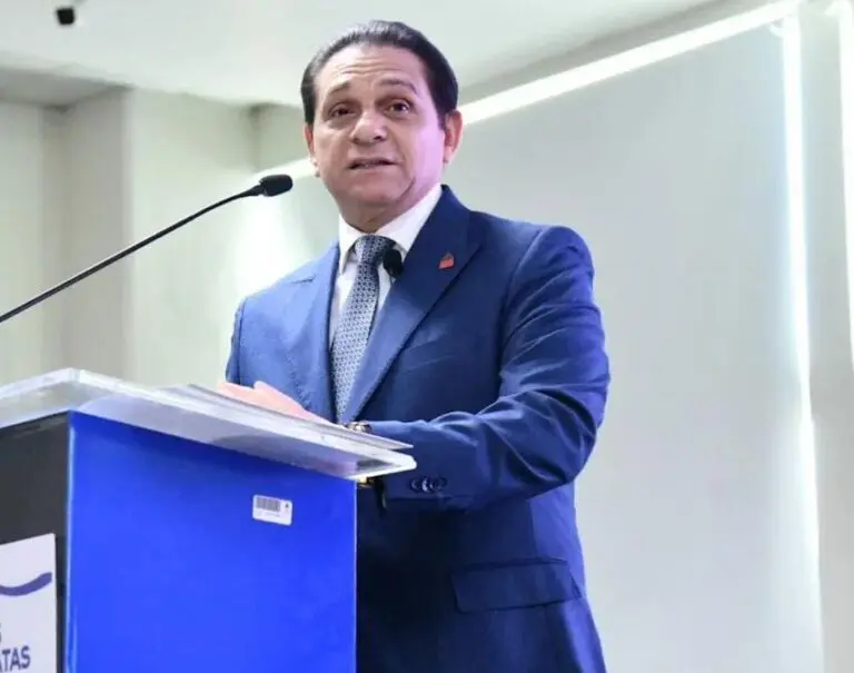 Daniel Rivera pide a poblaci&oacute;n cooperar para prevenir propagaci&oacute;n dengue