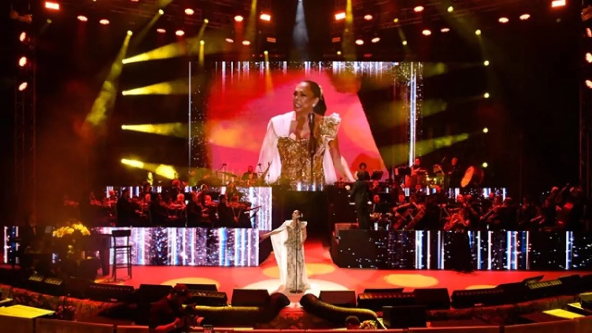 Isabel Pantoja conquista Altos de Chavón con una noche de emociones y grandes éxitos