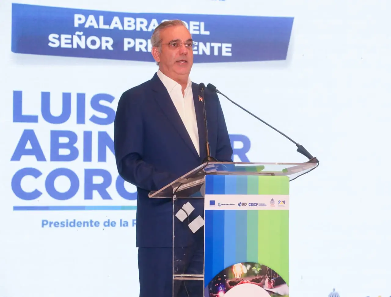 Abinader califica nueva ley de Contrataciones P&uacute;blicas como herramienta que transforma compras estatales