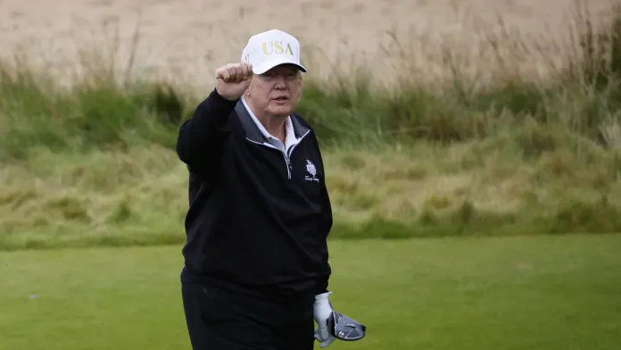 Trump inaugura su nuevo campo de golf en Escocia