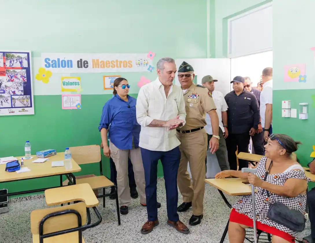 Luis Abinader supervisa operativo médico que realiza el Ministerio de Defensa que impactará más de 2,500 personas