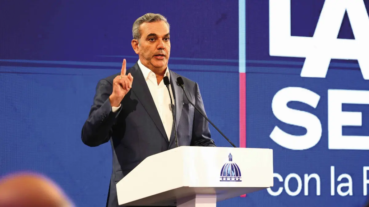 Abinader responde a Le&oacute;nel Fern&aacute;ndez sobre "pico y pala" y salario m&iacute;nimo
