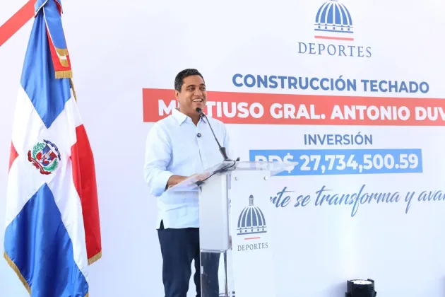 Kelvin Cruz inicia construcci&oacute;n de techado Multiuso en Honduras, DN