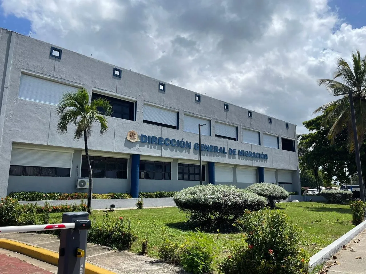 Migración reestablece servicio de E-ticket