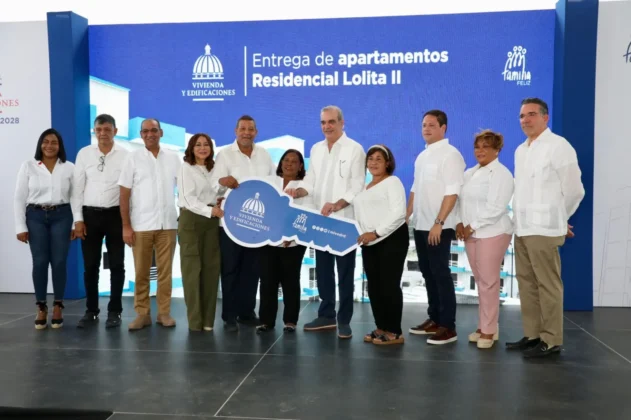 Luis Abinader entrega 140 apartamentos en Hato Nuevo