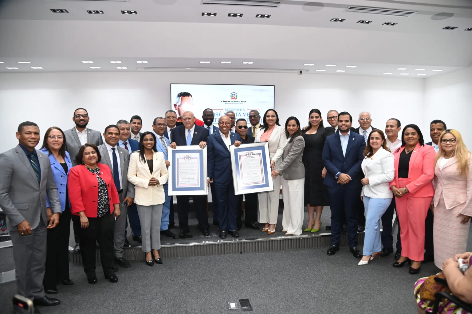 Diputados rinde homenaje a Joe Veras por sus aportes a la cultura dominicana