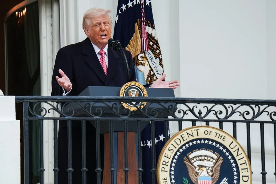 Trump anuncia fin del bloqueo en el estrecho de Ormuz en busca de acuerdo de paz con Ir&aacute;n