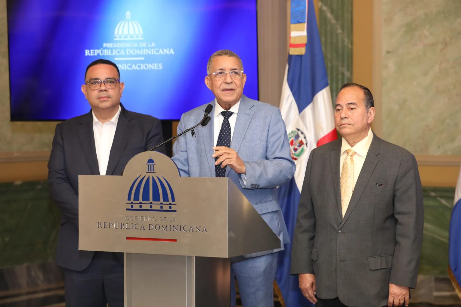 Gobierno entrega a la Procuradora informe sobre irregularidades en Senasa y reafirma el compromiso de Abinader con la transparencia