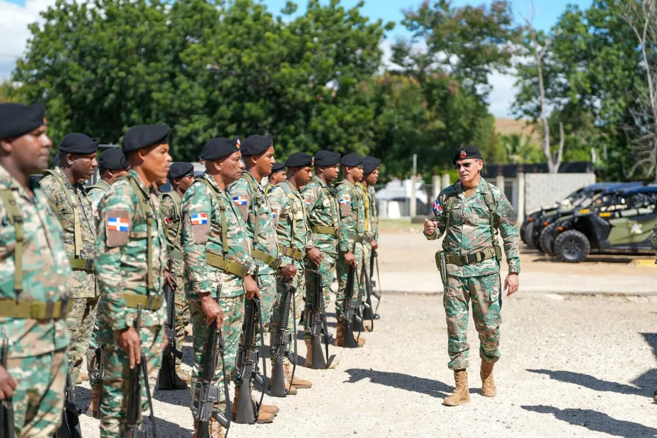 Jefe del Ej&eacute;rcito recorre la frontera y afirma que la l&iacute;nea lim&iacute;trofe con Hait&iacute; est&aacute; en calma 