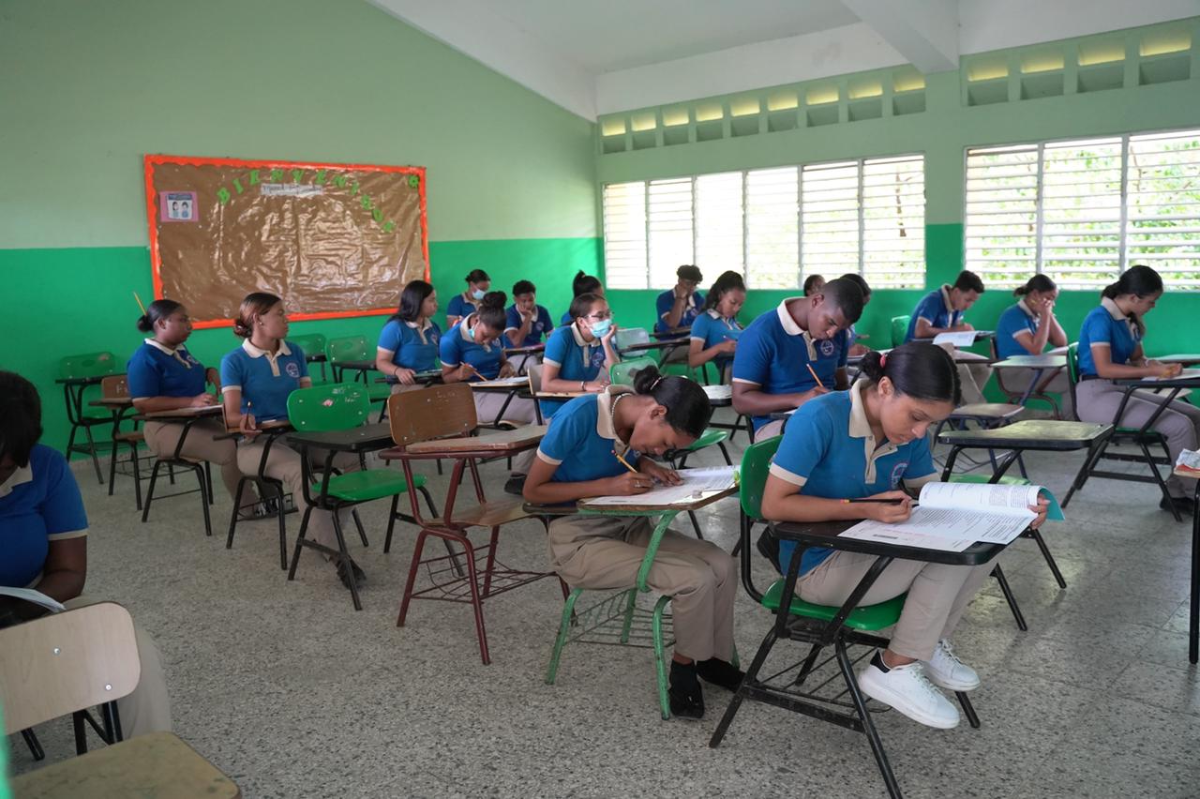 Ministerio de Educaci&oacute;n convoca m&aacute;s de 114,000 estudiantes en la primera convocatoria de las Pruebas Nacionales