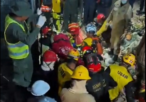 Rescatistas de las Fuerzas Armadas dominicanas rescatan ni&ntilde;o con vida en Venezuela