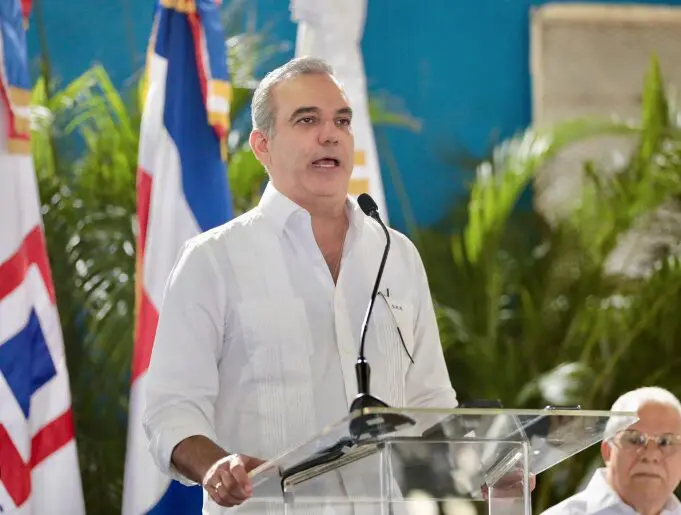 Gobierno inicia el proceso de titulación para 300,000 familias en terrenos del Estado