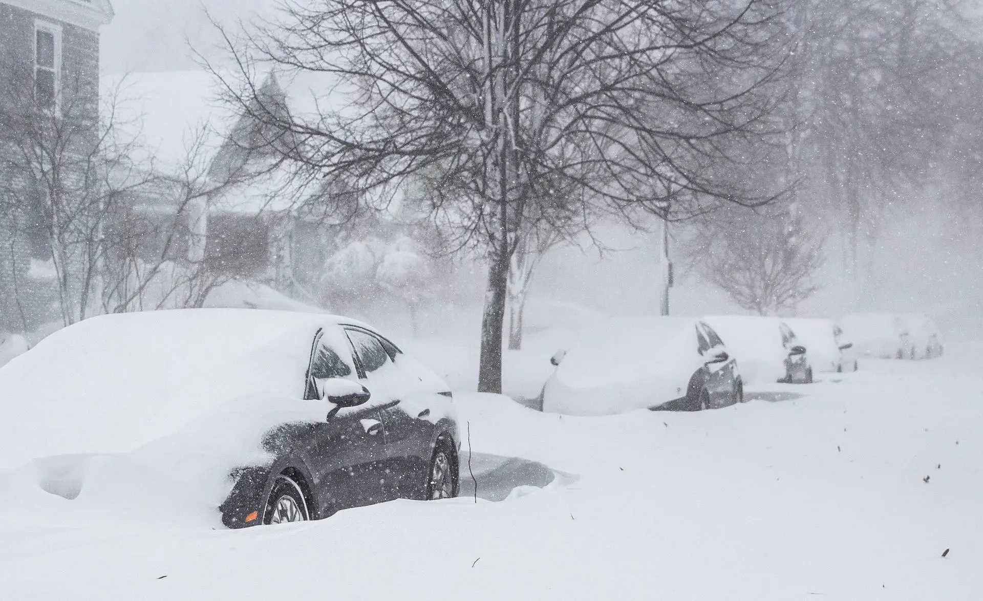 Fuertes nevadas contin&uacute;an azotando medio oeste y noreste en EE.UU