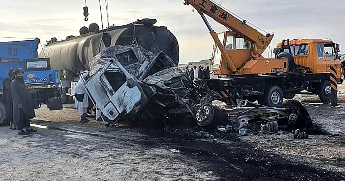 Al menos 17 muertos y 34 heridos al caer un autob&uacute;s por un barranco en Afganist&aacute;n