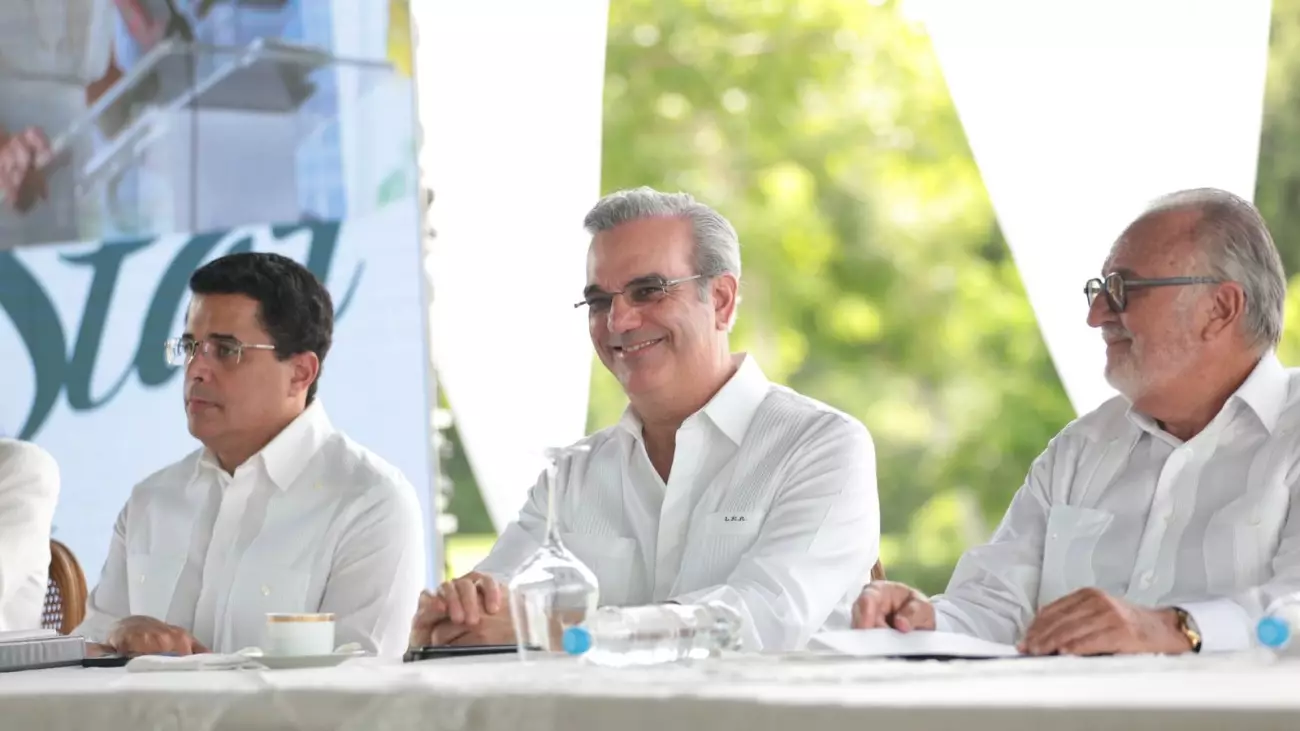 Abinader encabeza la inauguración del Hotel Secrets Tides y Complejo de Apartamentos en Punta Cana
