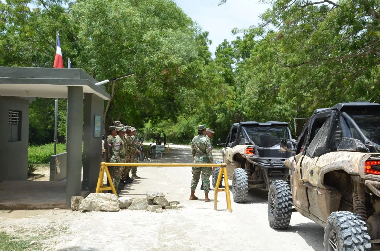 La frontera &ldquo;est&aacute; en calma y debidamente resguardada&rdquo;, afirma el ministro de Defensa